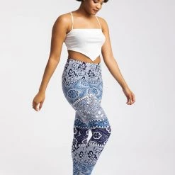 Just Cozy Paisley - All Season