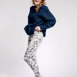 Just Cozy Black & White Acuarela - Cozy Lined