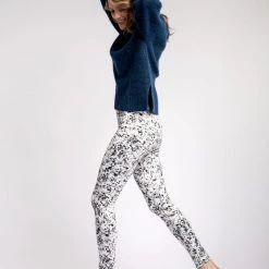 Just Cozy Black & White Acuarela - Cozy Lined